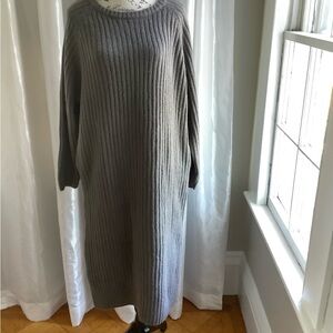 Elegant Gray Ribbed Knit Dress